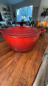 Le Creuset Signature Round Dutch Oven 5.5qt Red - Image 2
