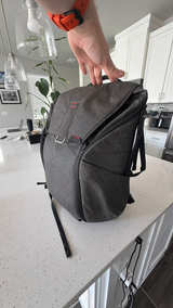 Peak Design Everyday Messenger Bag Charcoal - Image 2