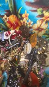 Vintage Christmas Jewelry & Brooch Lot - Image 4