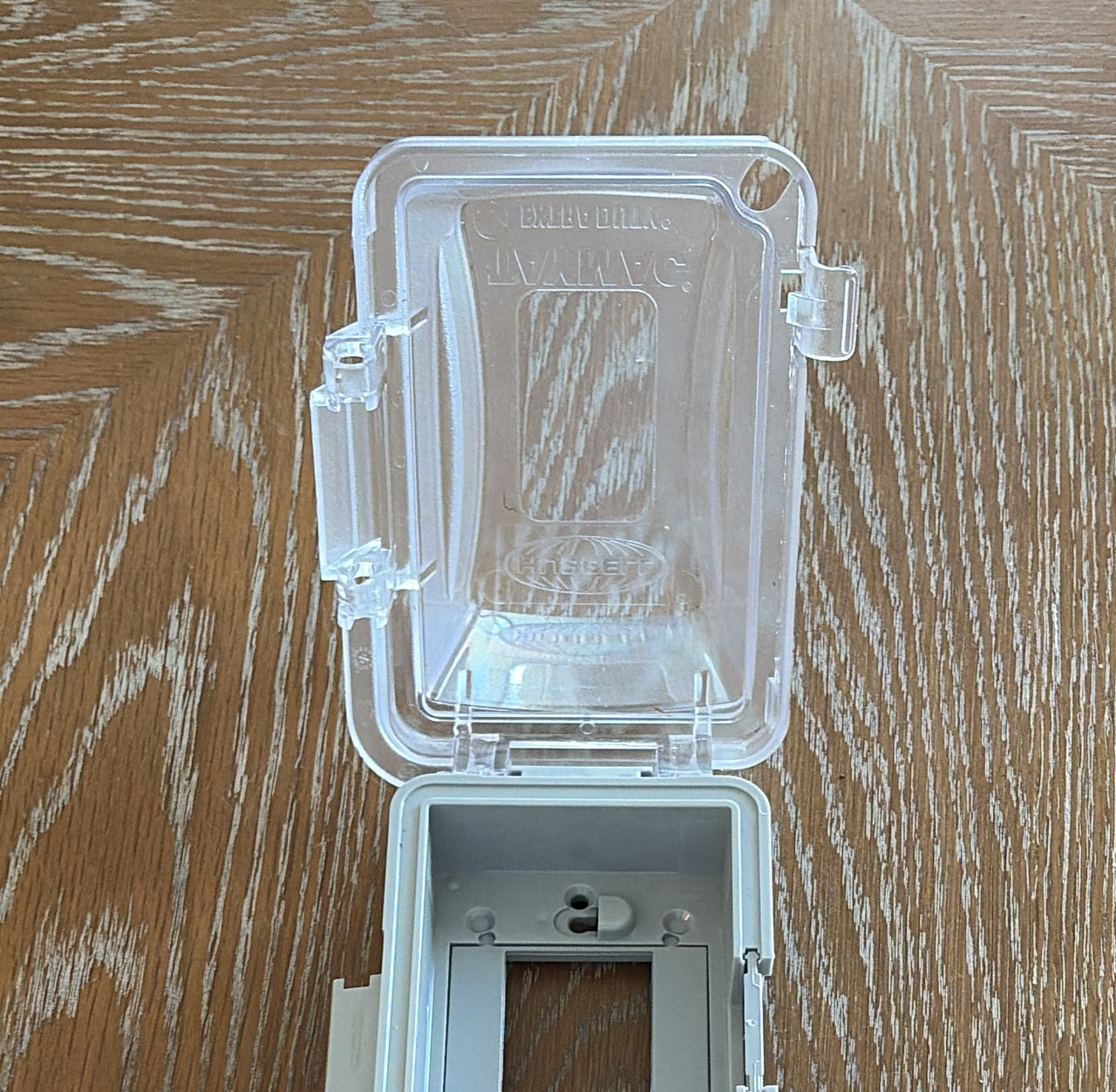Hubbell TayMac MM410C Weatherproof In-Use Receptacle Protector
