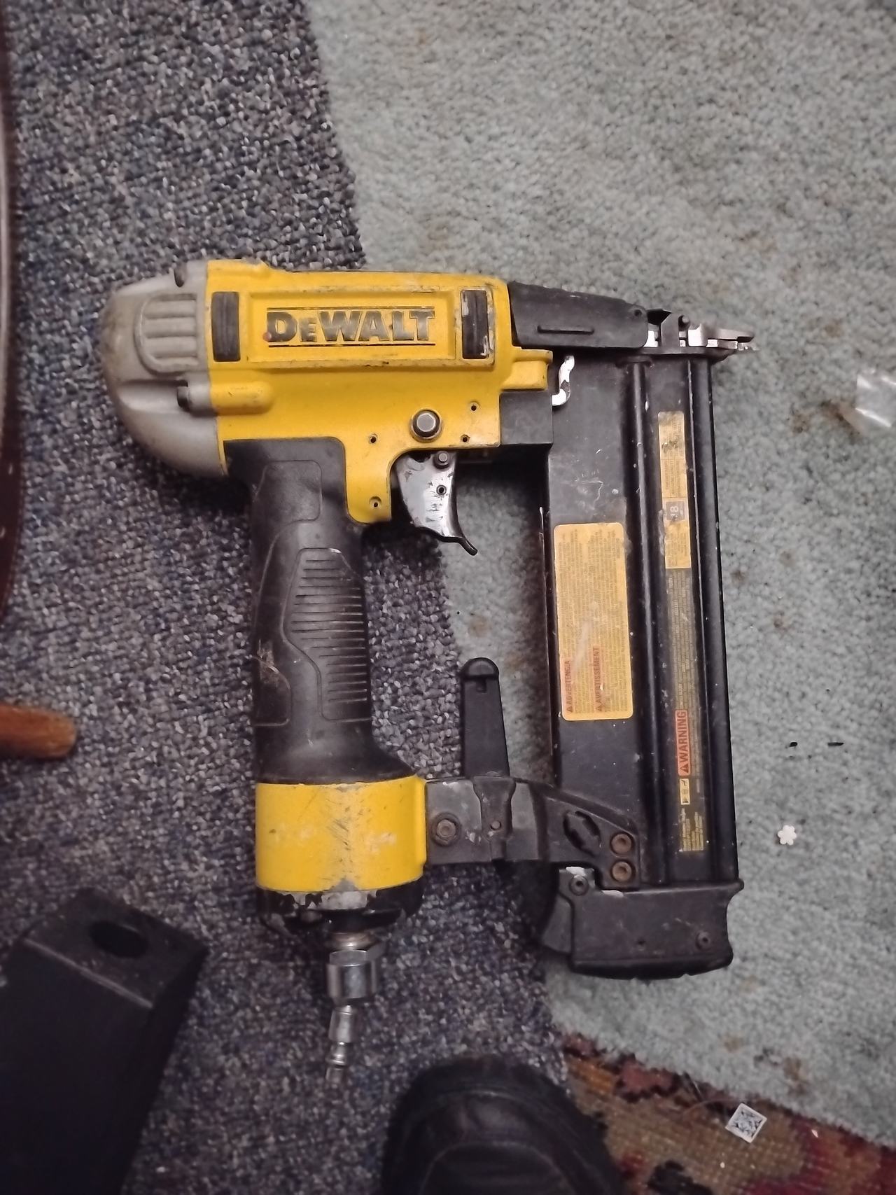 DeWalt DWFP12233 18-Gauge Brad Nailer