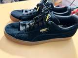 Puma Suede Classic Womens Size 9 Black Gum Sole Gold Logo Sneakers Excellent - Image 4