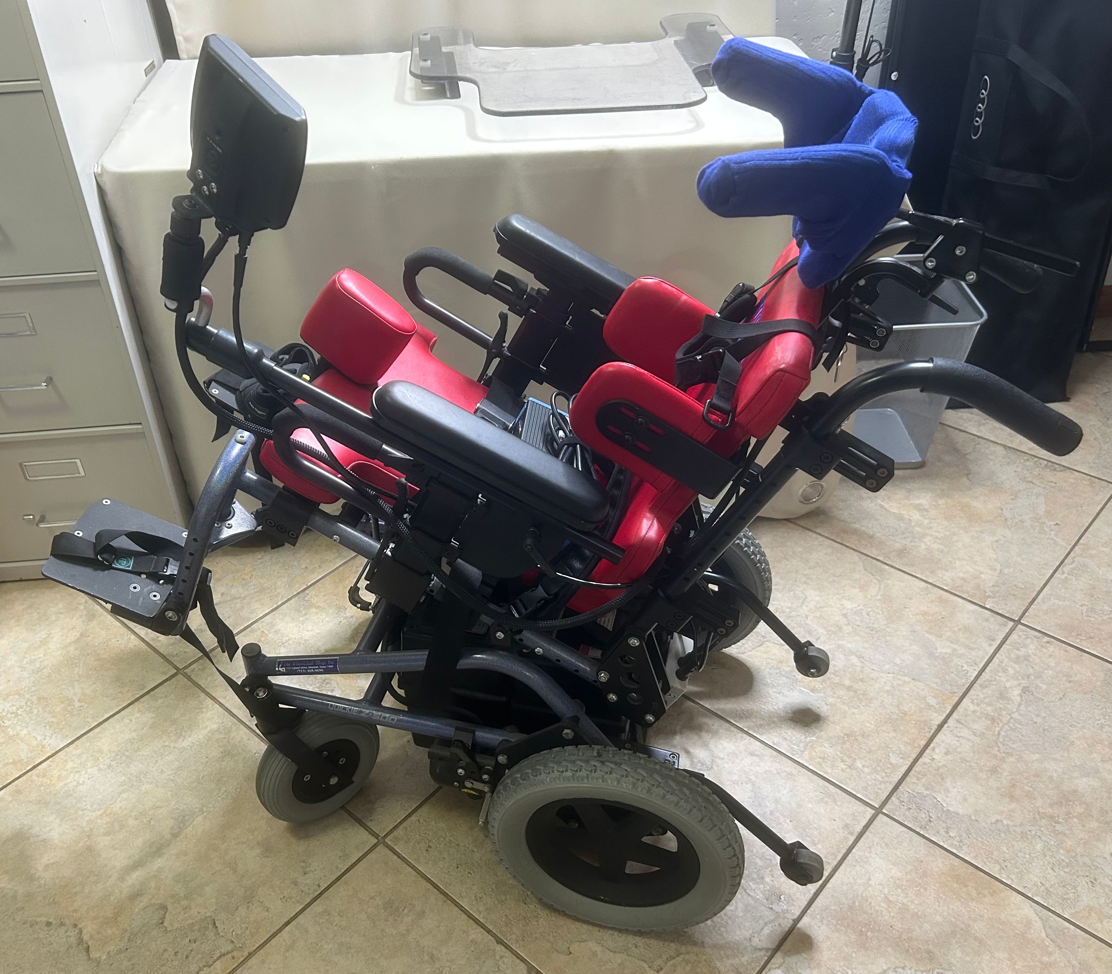 Quickie Z 500 Zero Gravity Adolescent Power Wheelchair - Image 9