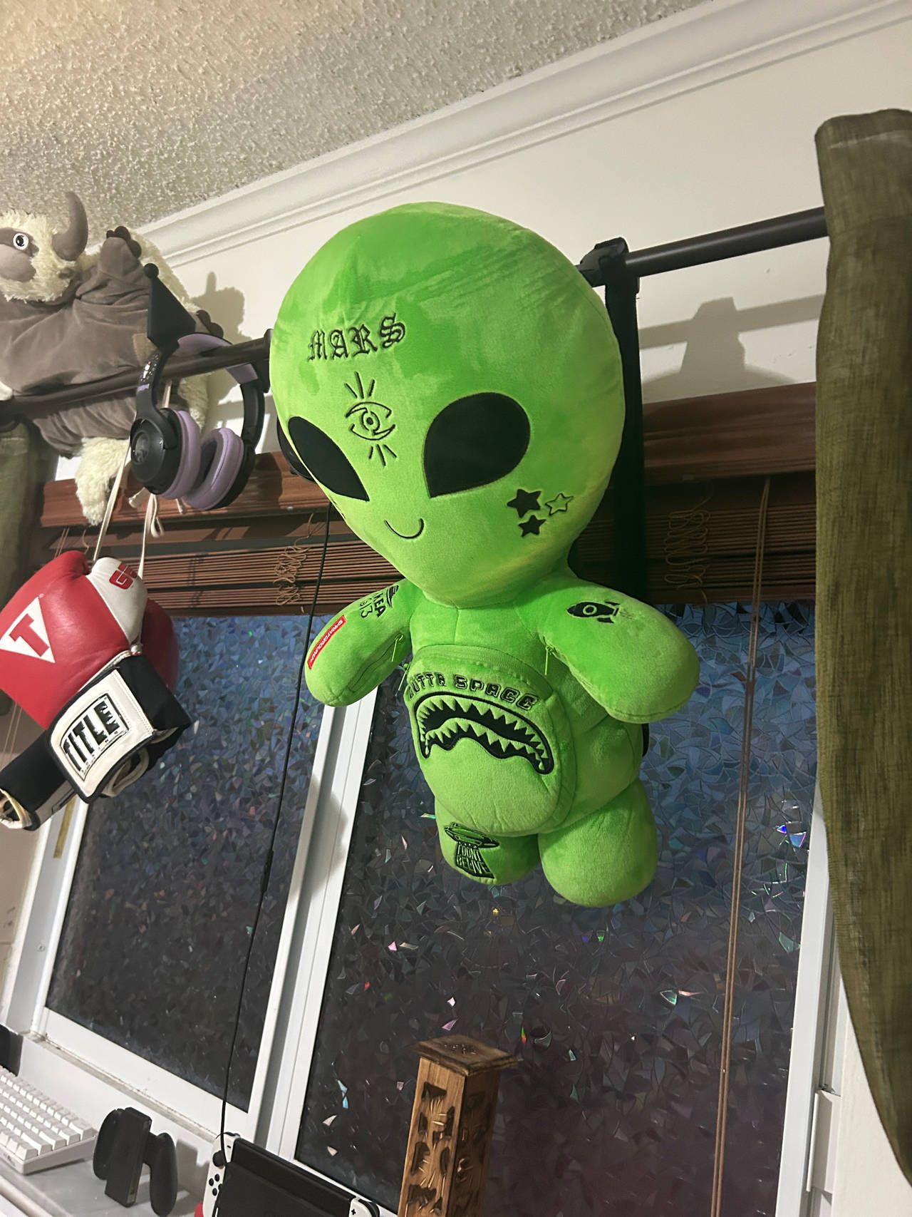 spray ground alien never worn or used