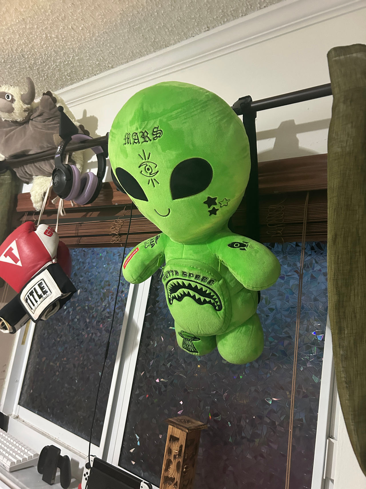 spray ground alien never worn or used