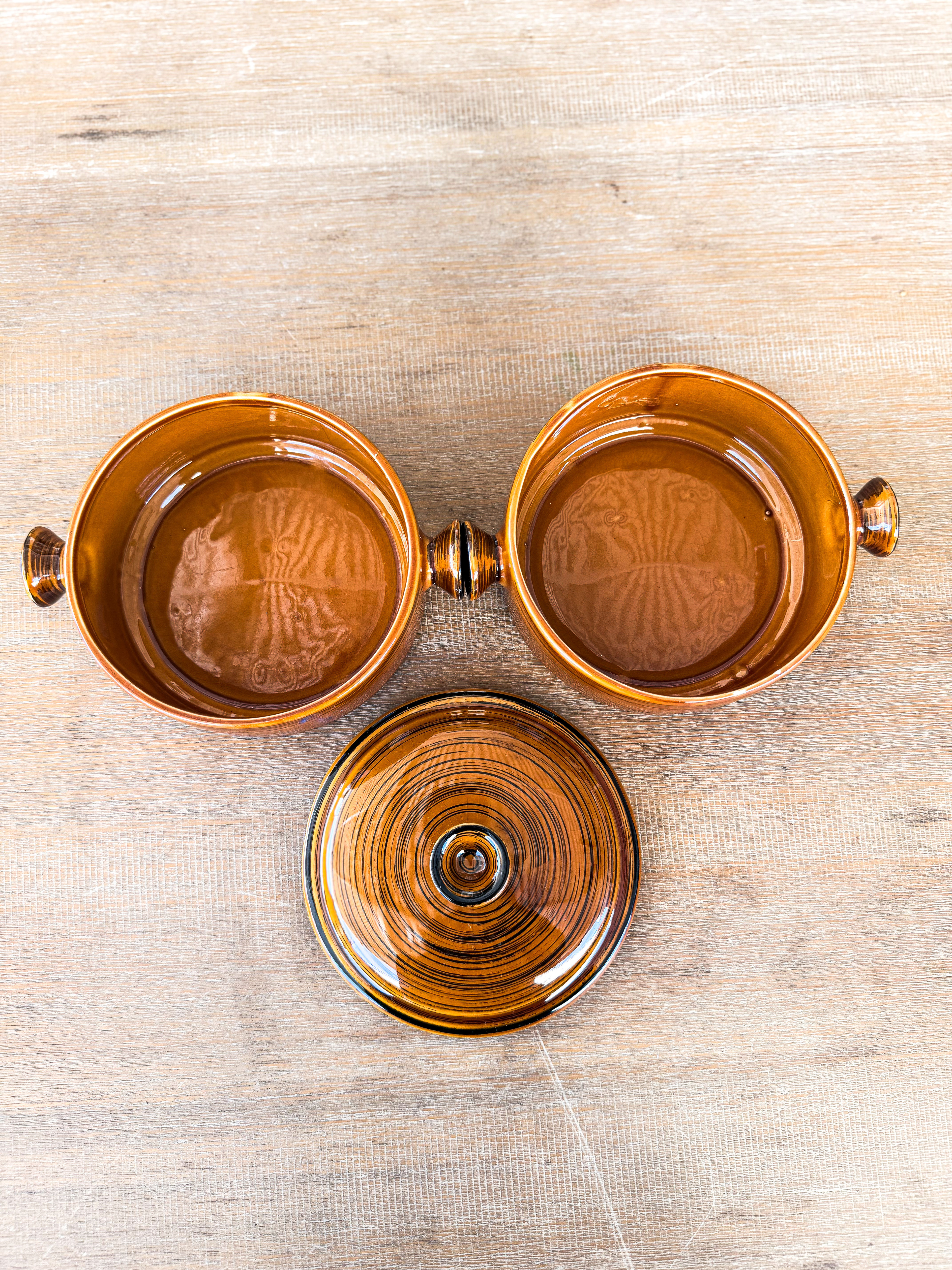 Vintage Brittany Onyx Oven-Proof Stoneware Crocks – Pair (One Decorative) - Image 4