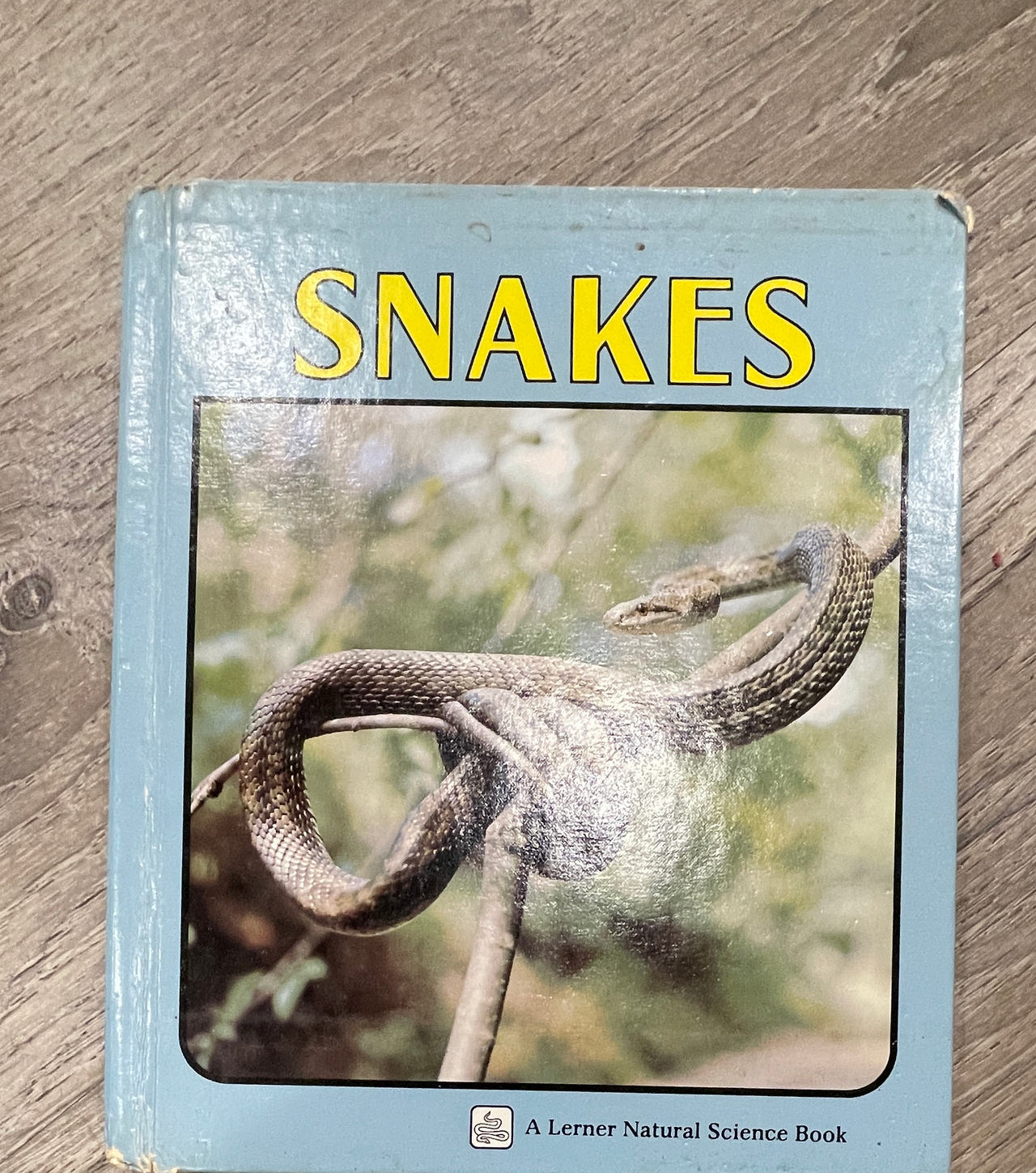 Snakes by Sylvia A. Johnson (Lerner Natural Science Book)