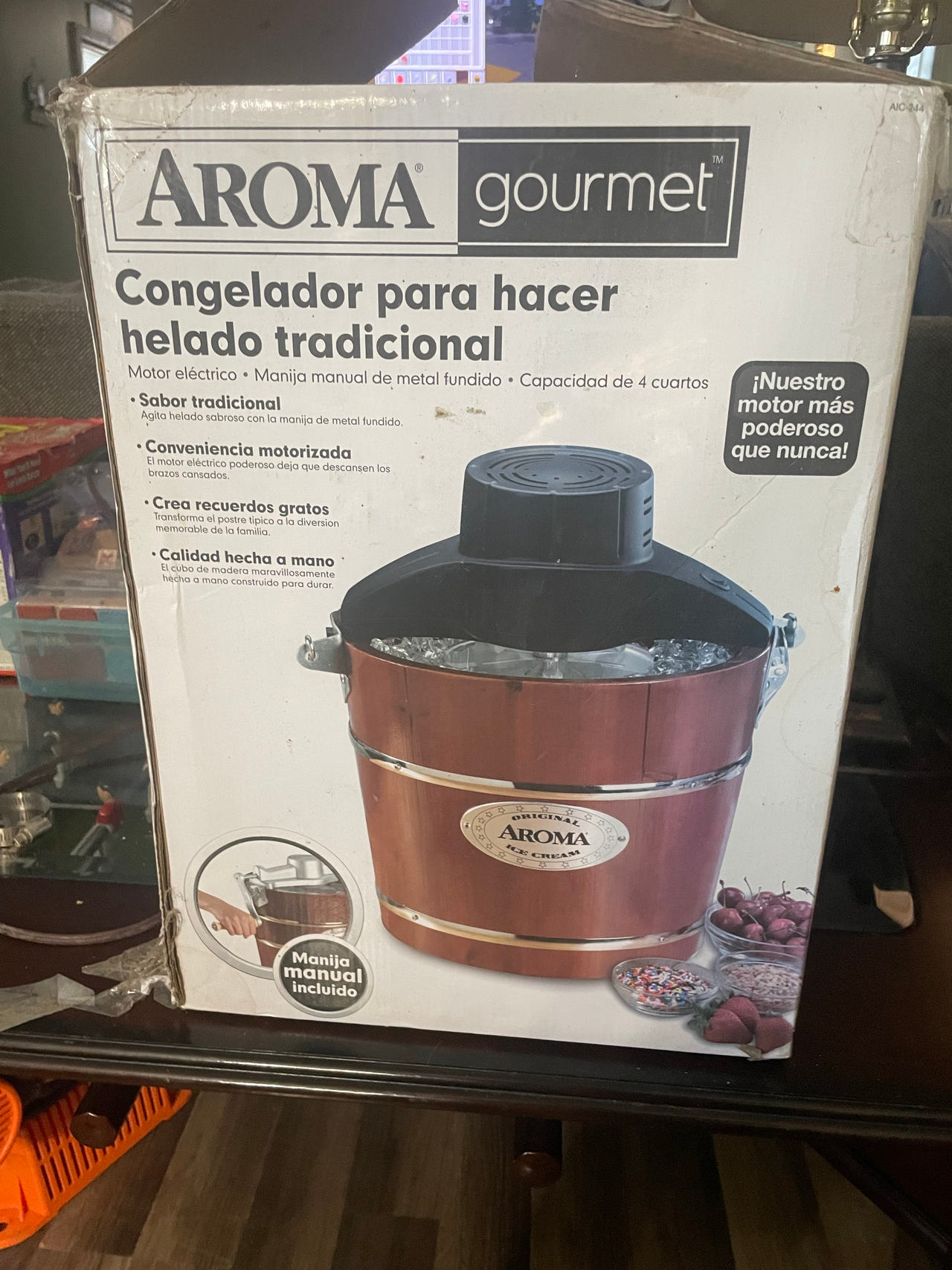 Aroma Gourmet 4-Quart Traditional Ice Cream Maker