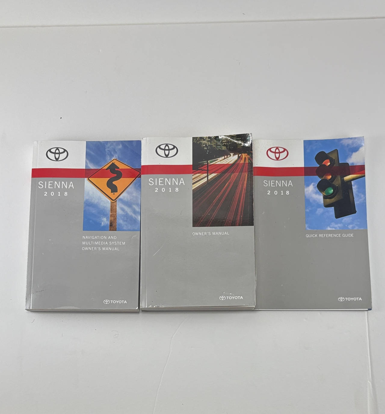 2018 Toyota Sienna Owner's Manual Set
