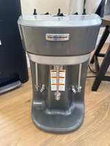 Hamilton Beach HMD400R-CE Triple Spindle Drink Mixer - 220/240V - Image 3