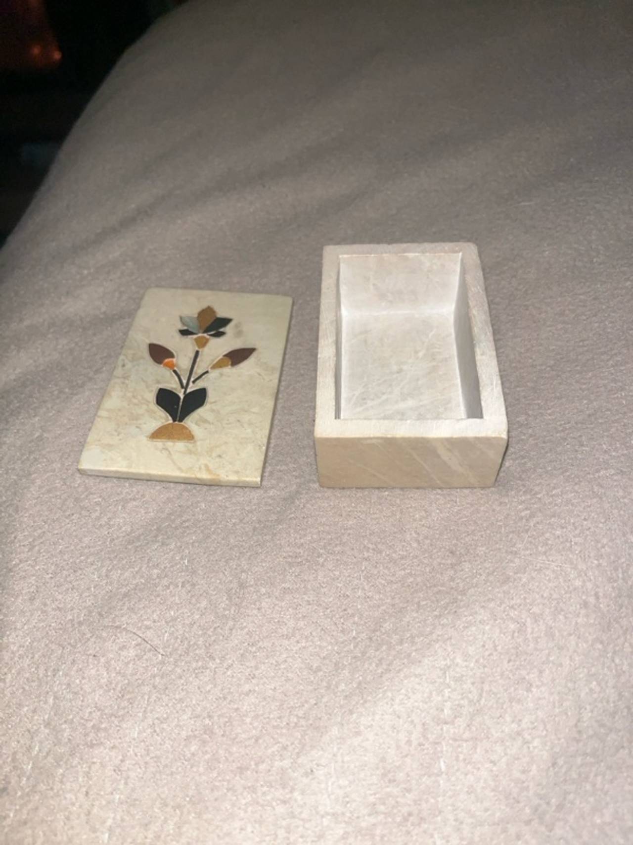 Anglo-Raj Marble Trinket Box with Floral Inlay