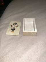 Anglo-Raj Marble Trinket Box with Floral Inlay - Image 1