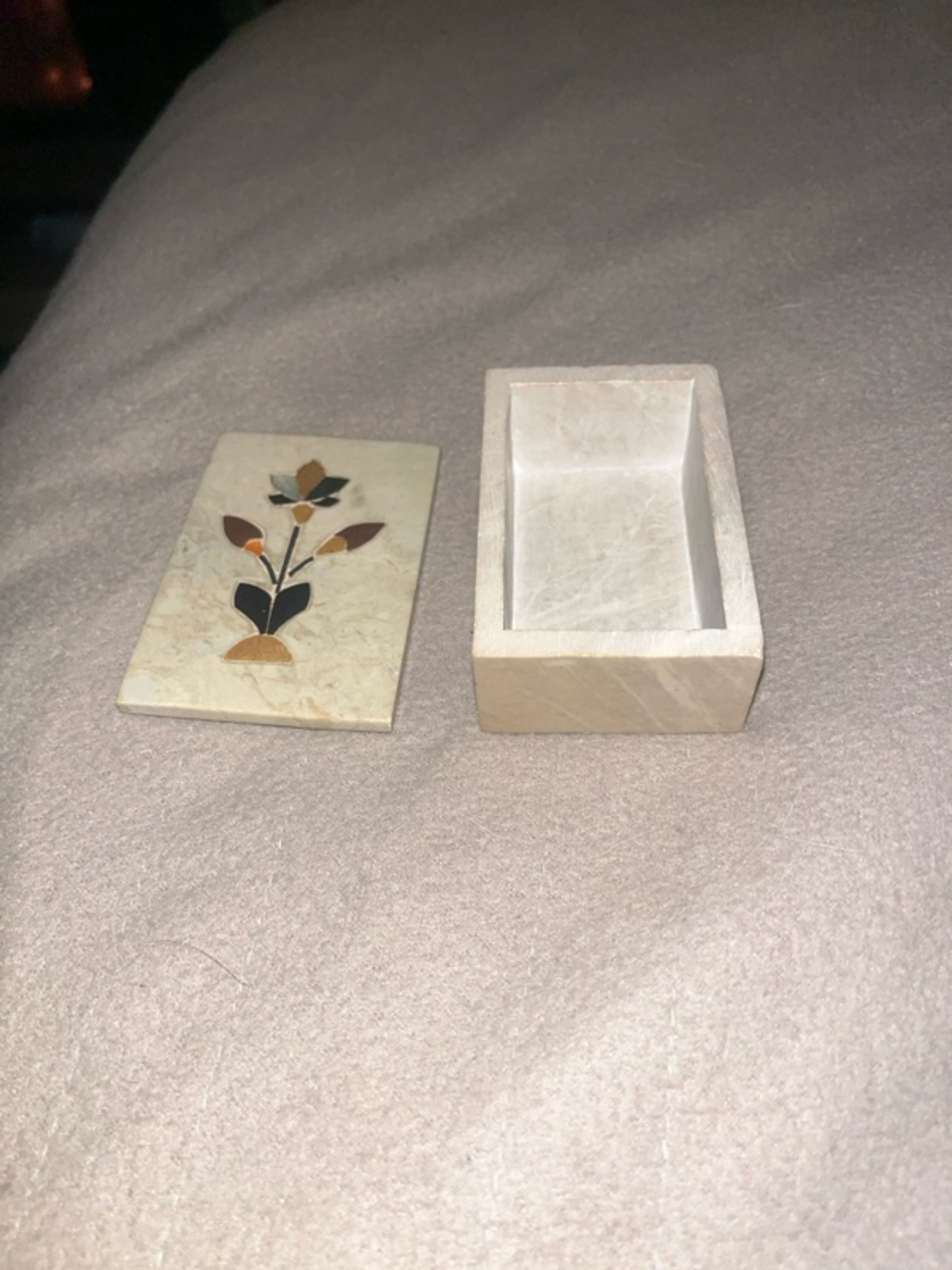 Anglo-Raj Marble Trinket Box with Floral Inlay