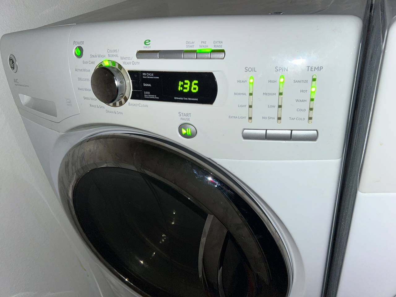 GE GFWH2400LWW GE® 4.1 DOE cu. ft. stainless steel capacity frontload washer