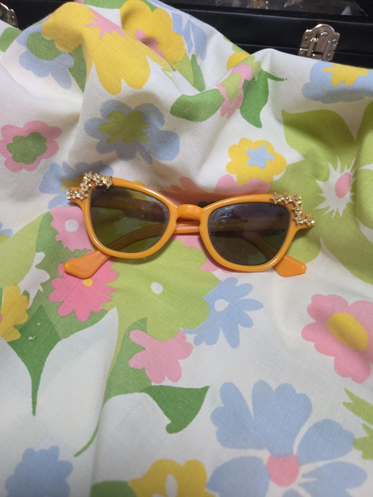 Vintage Style Rhinestone Cat Eye Sunglasses