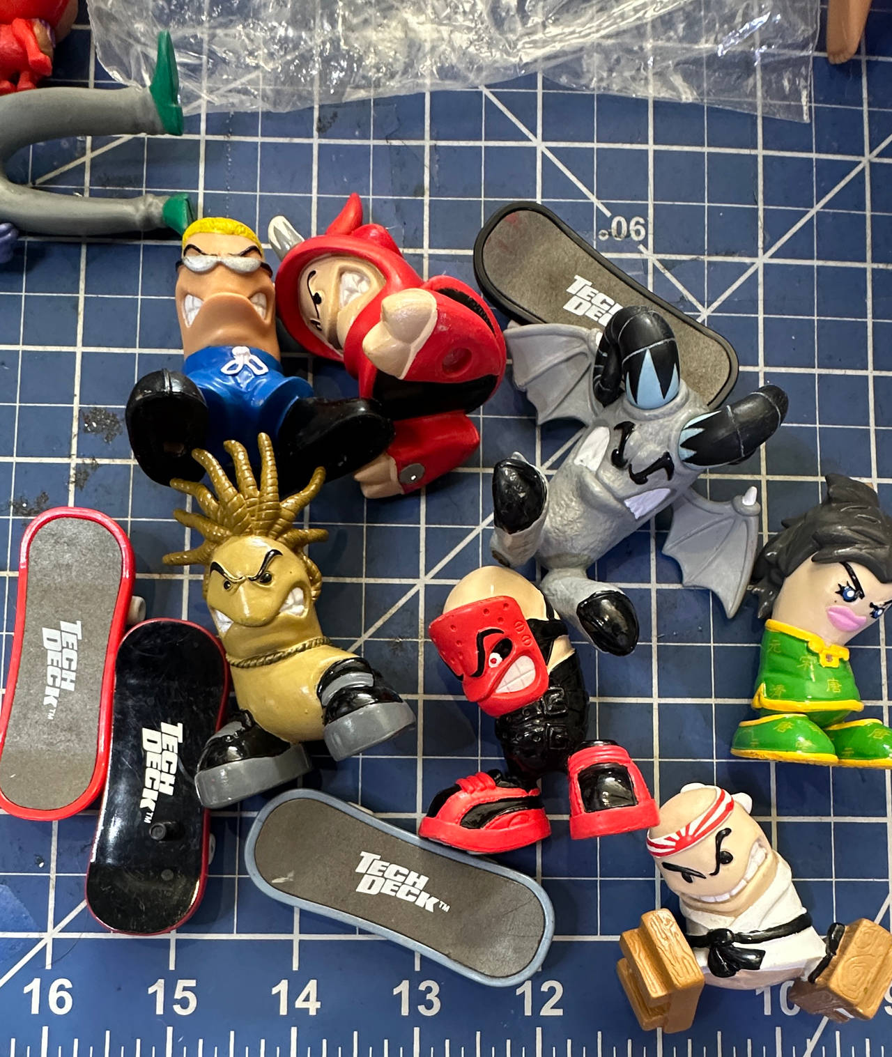 Tech Deck Dudes Figures and Fingerboards Lot