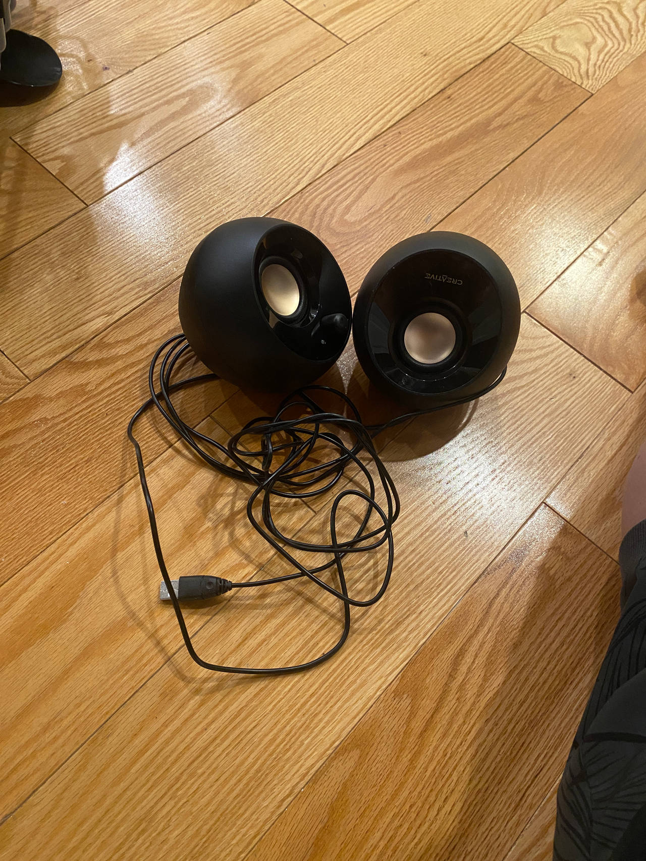 Creative Pebble 2.0 USB-Powered Desktop Speakers