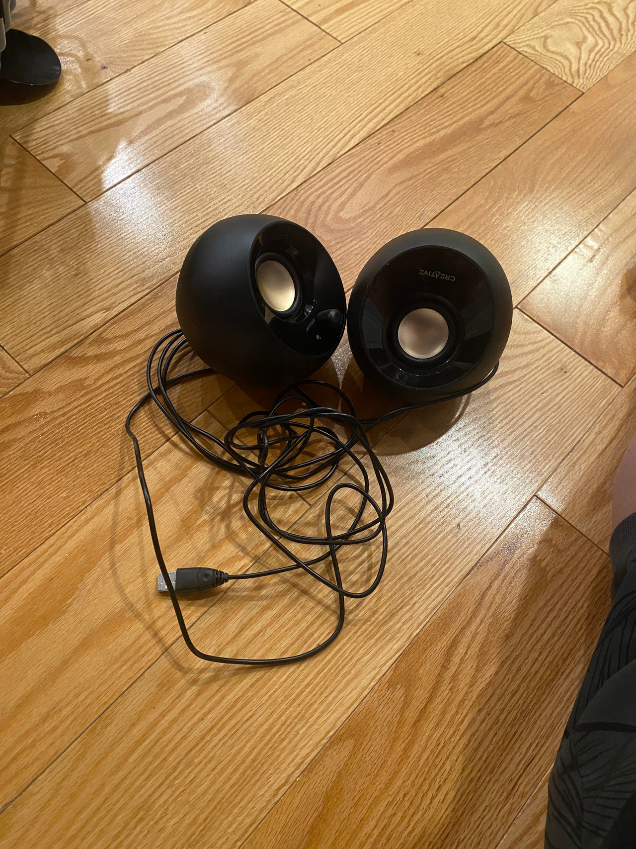 Creative Pebble 2.0 USB-Powered Desktop Speakers