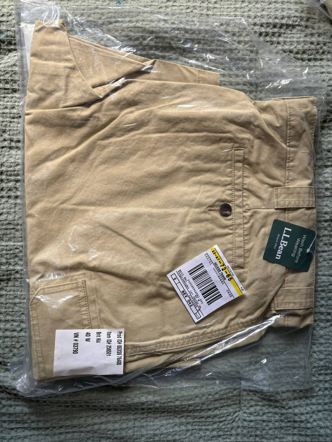Men’s L.L.Bean Wrinkle-Free Double L Chinos Size 40W Khaki Color