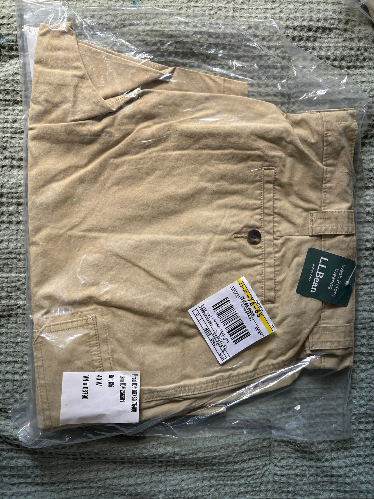 Men’s L.L.Bean Wrinkle-Free Double L Chinos Size 40W Khaki Color