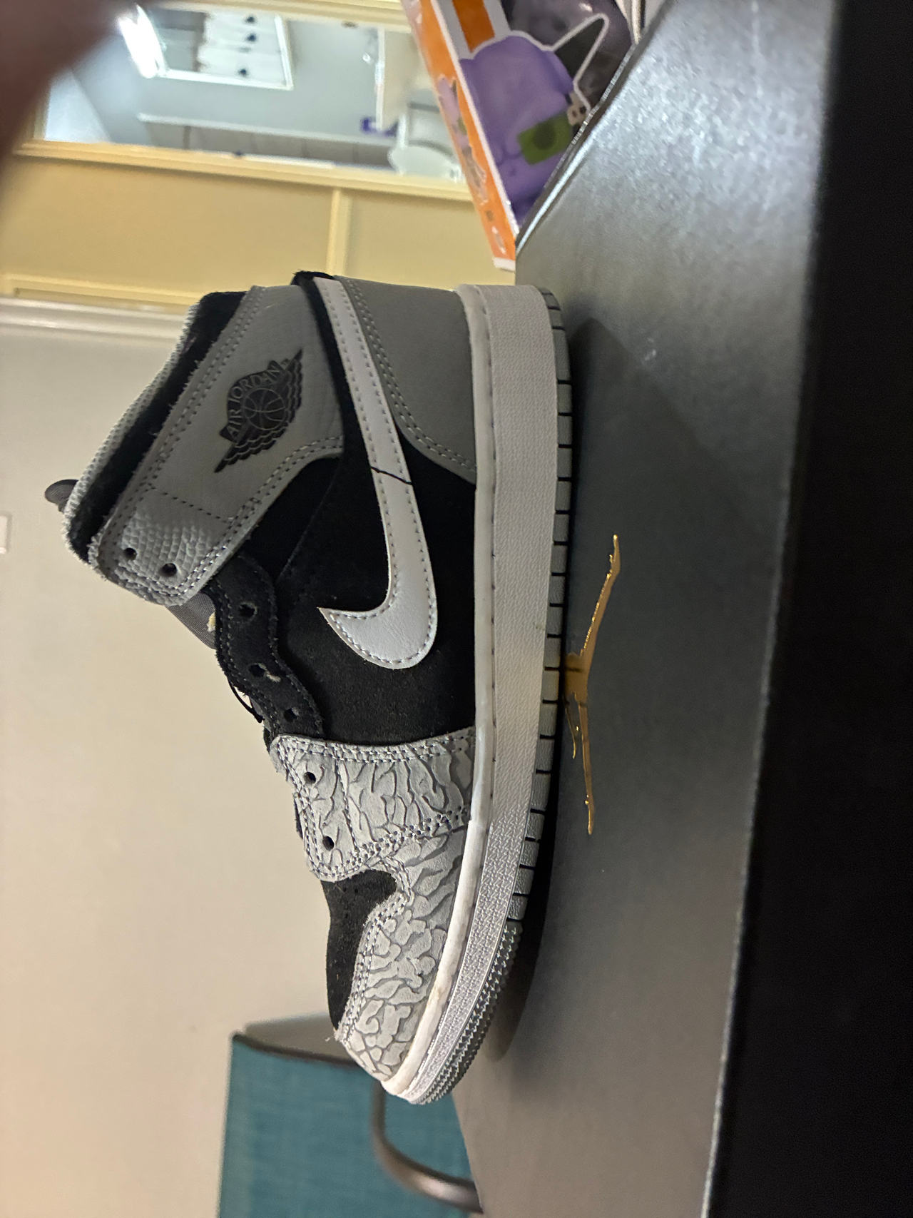 Jordan 1 mid