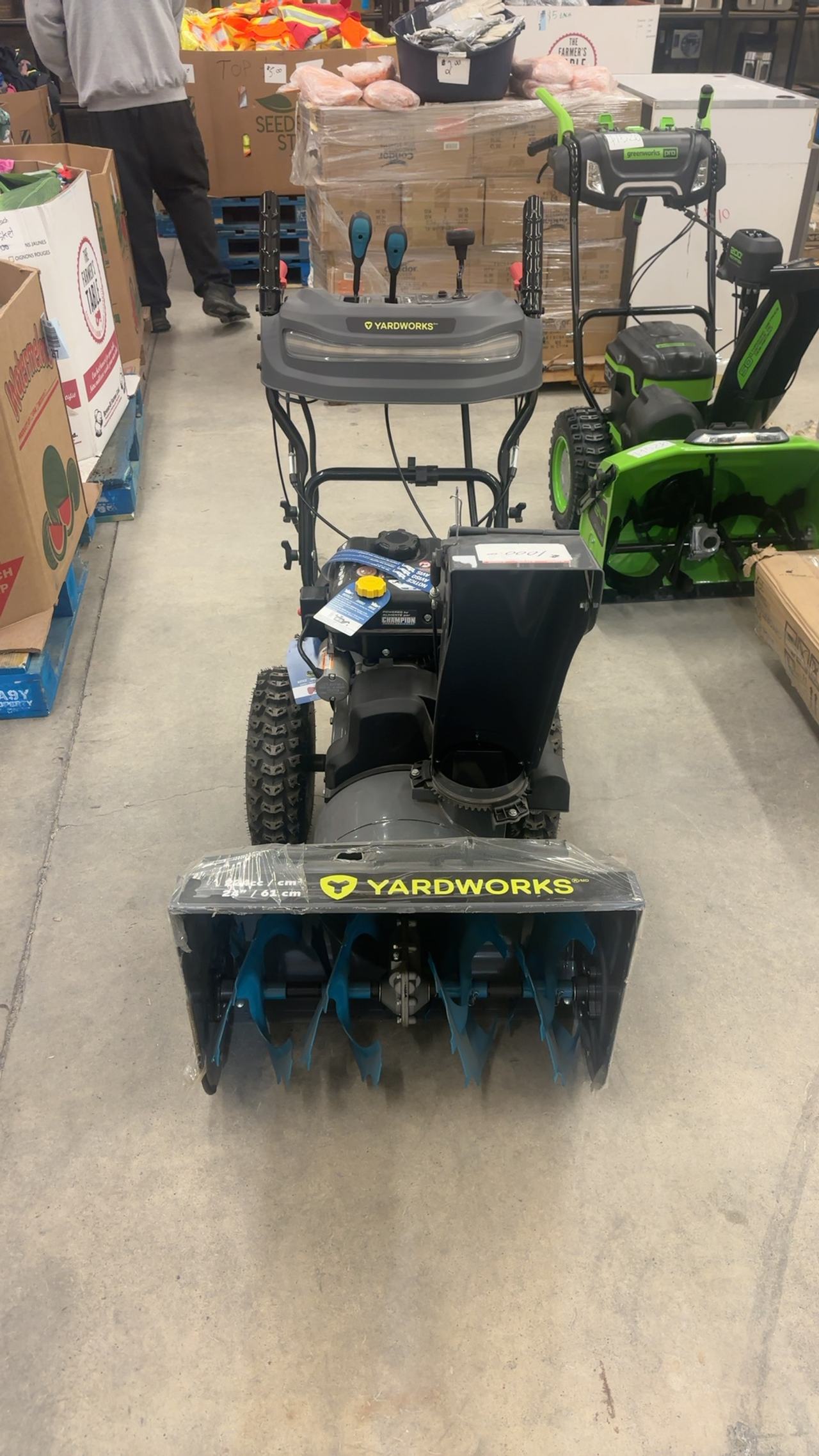 Yardworks 208cc 2-Stage Snowblower 24-inch
