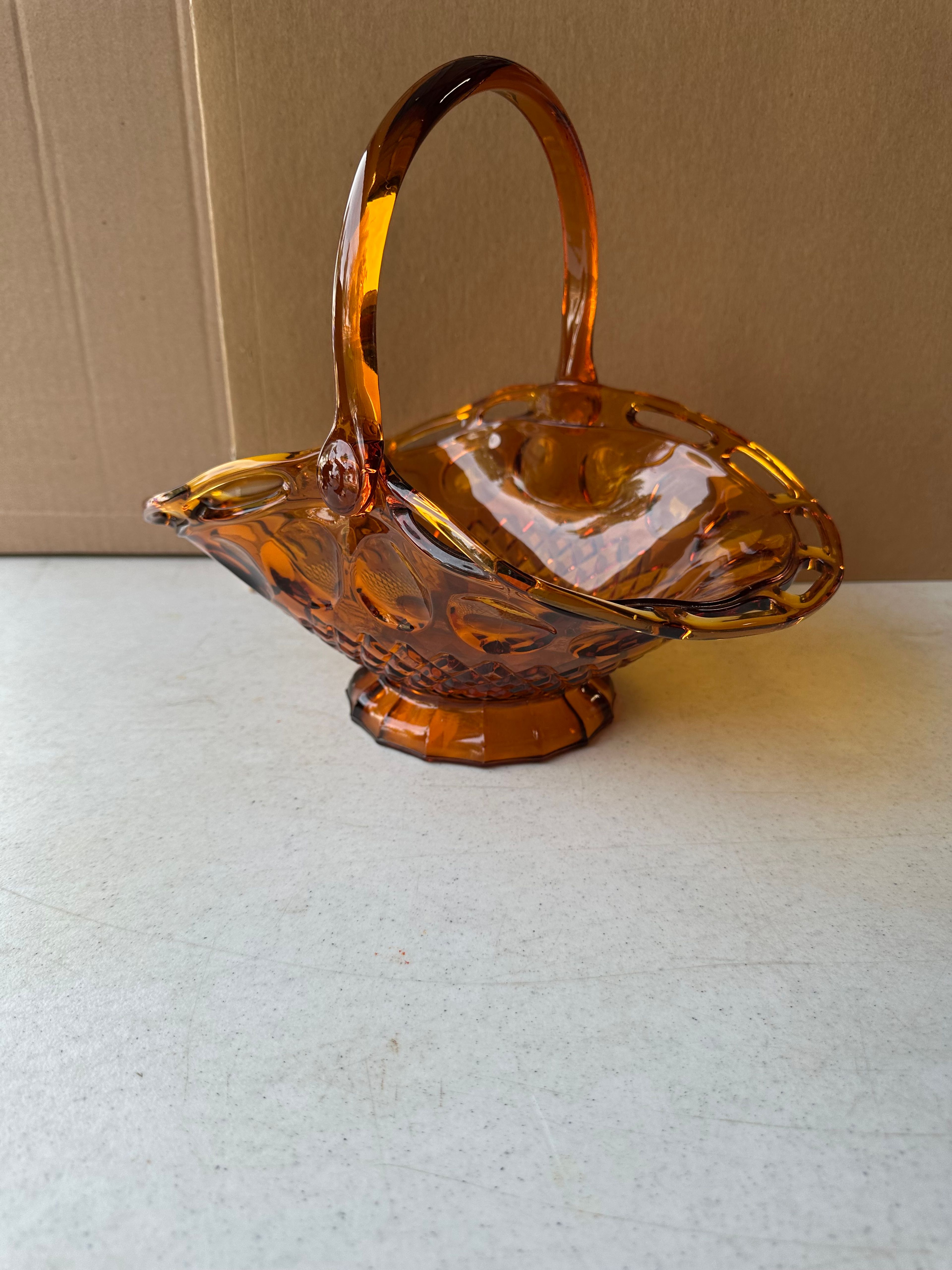 L.E. Smith Moon and Star Amber Glass Basket - Image 2