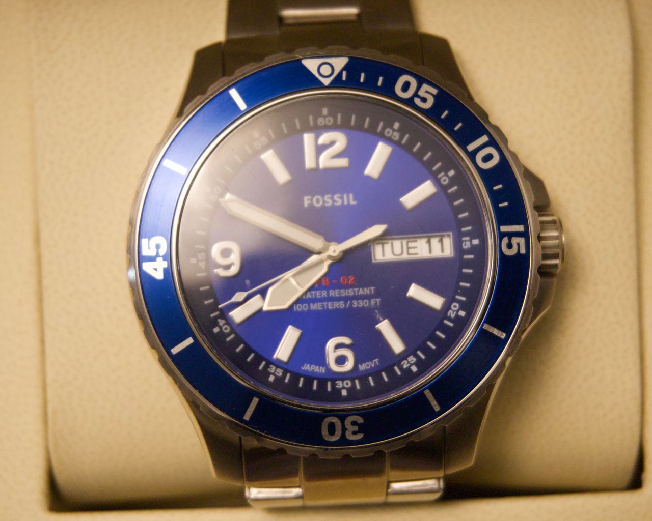 Fossil FB-02 48 mm Dive-Style Watch – Blue Dial & Bezel, Day/Date, Steel Bracele