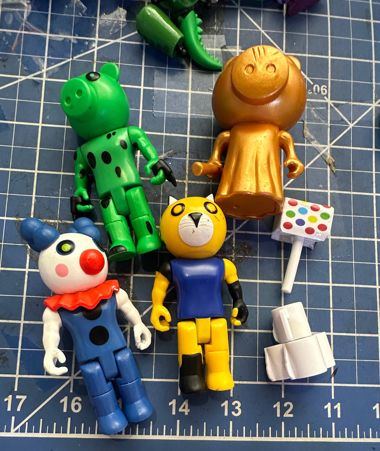Roblox Piggy Action Figures Bundle. 180r