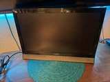 Vizio E221VA 22-inch LCD HDTV - Image 2