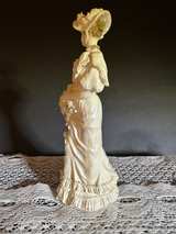 Vintage 1994 figurine from The Leonardo Collection,often titled "Summer Bouquet” - Image 3