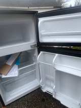 Magic Chef Mini Fridge with Freezer Silver/Black - Image 4
