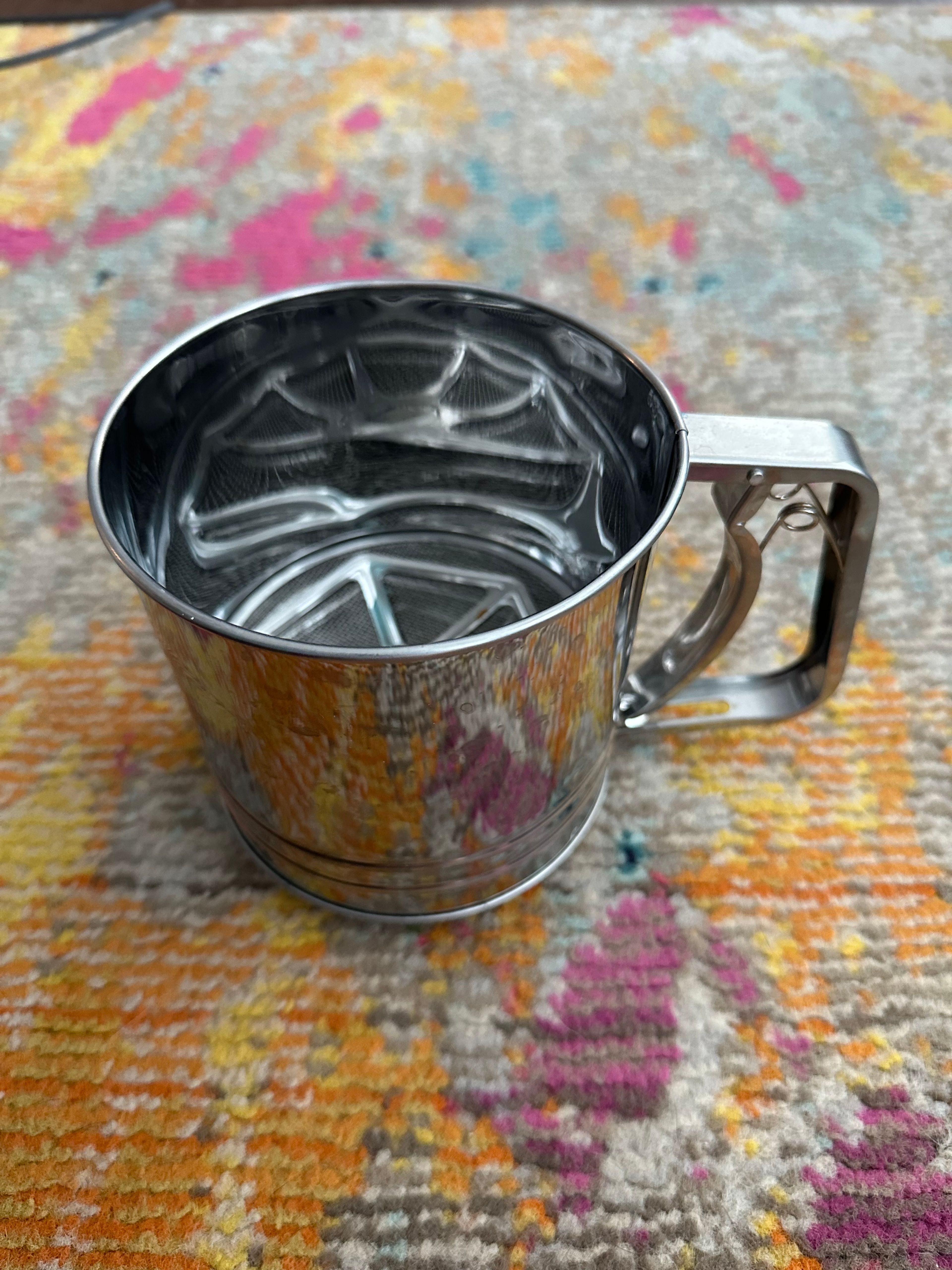 Stainless Steel Hand Squeeze Flour Sifter 3-Cup - Image 2