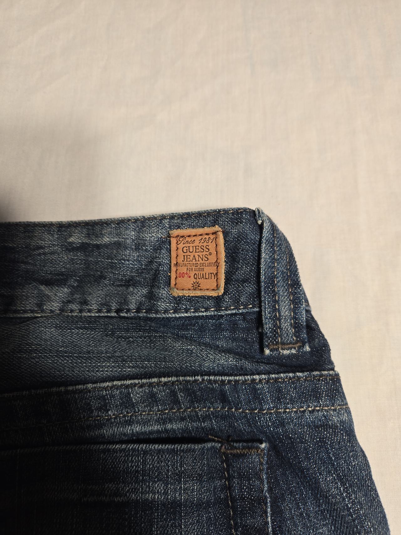 Guess Flare Jeans Womens size 27 light to dark blue wash Low rise