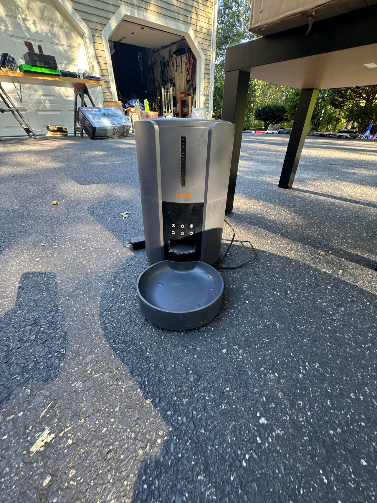 automatic pet feeder