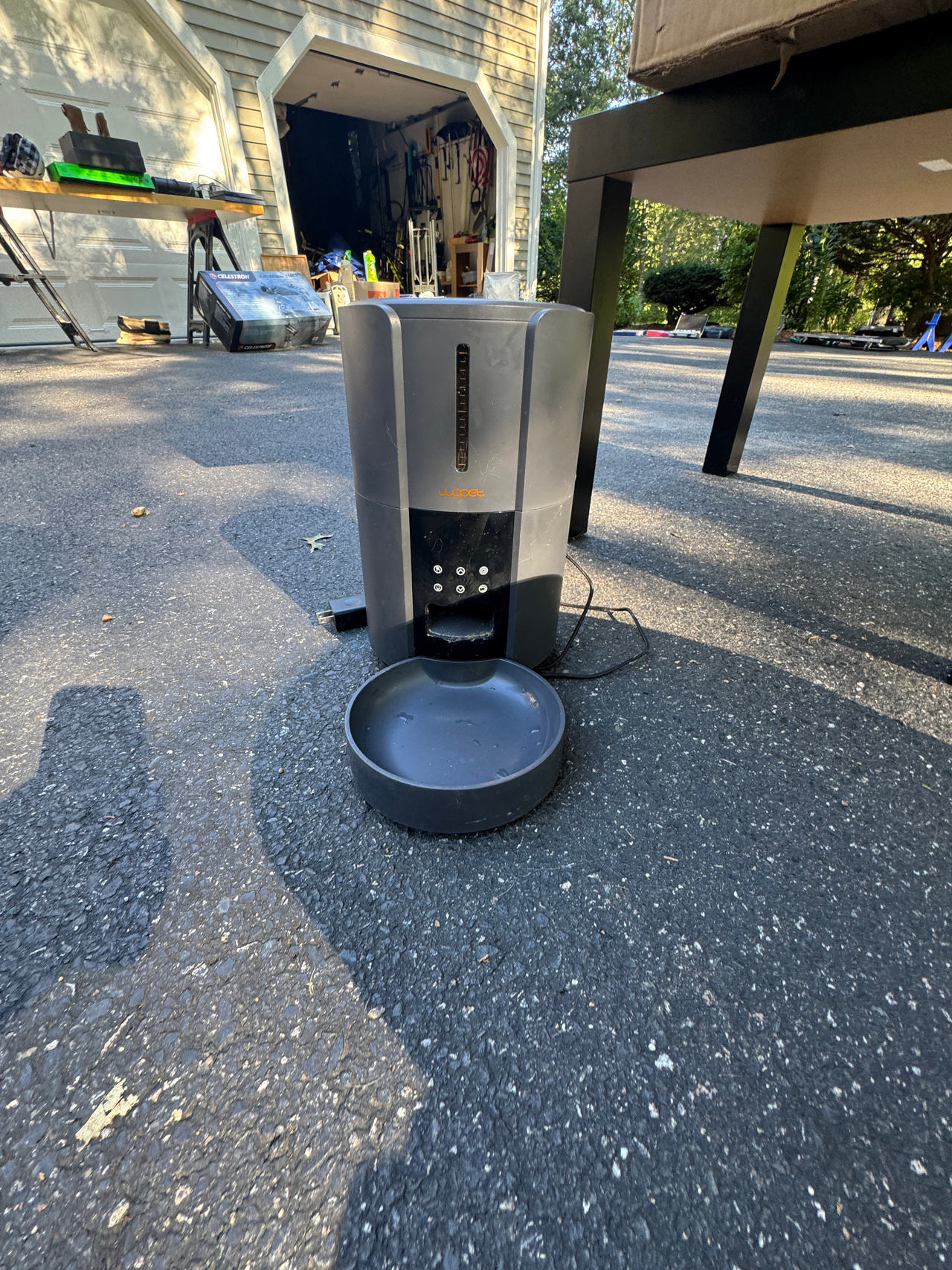 automatic pet feeder