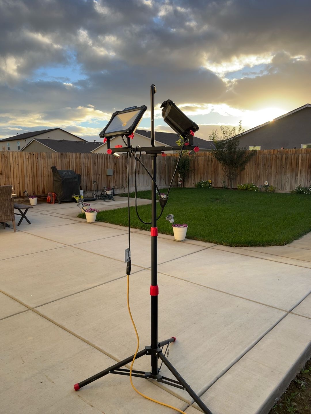 Husky Twin-Head LED Work Light 7000 Lumen