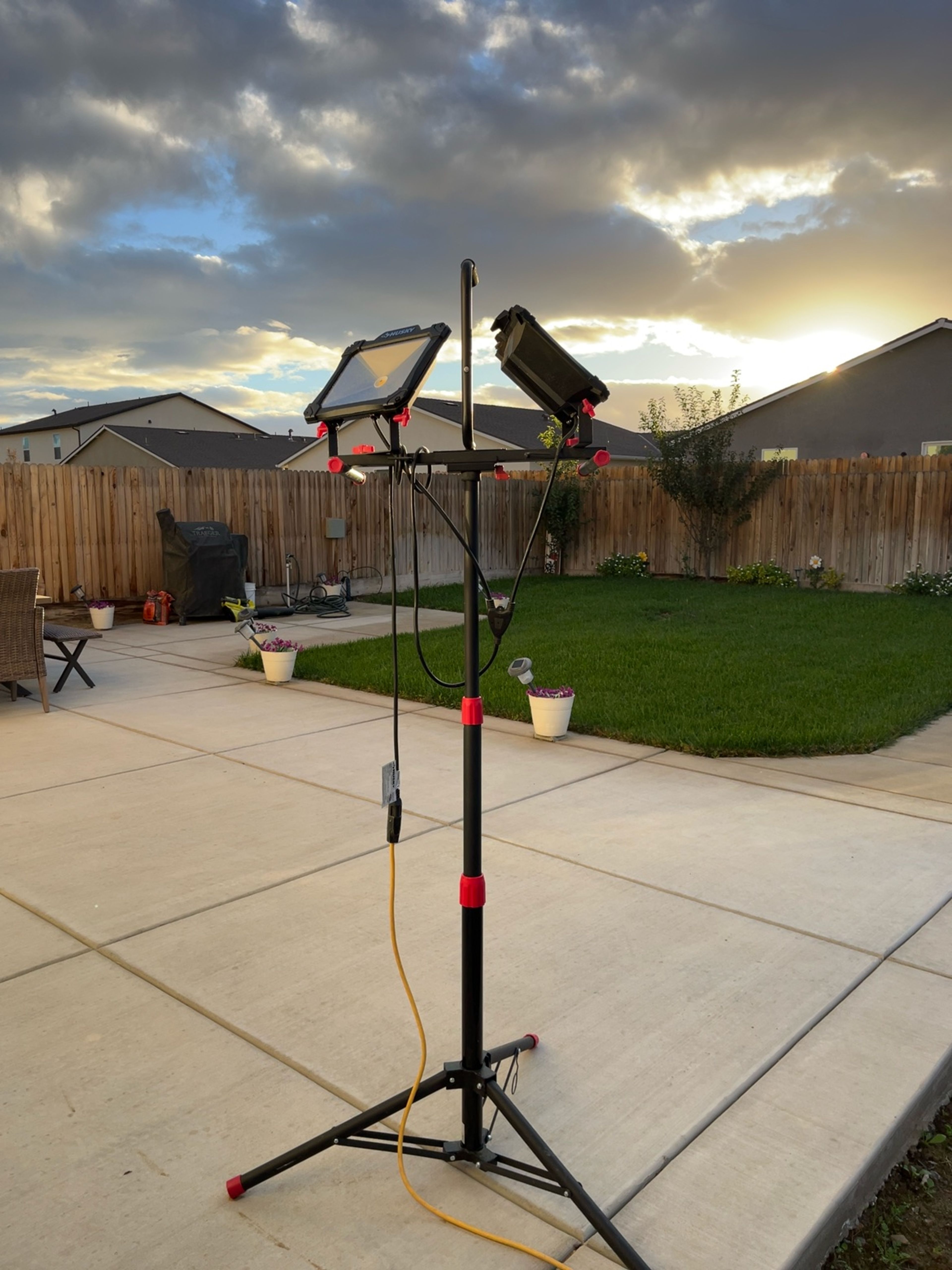 Husky Twin-Head LED Work Light 7000 Lumen