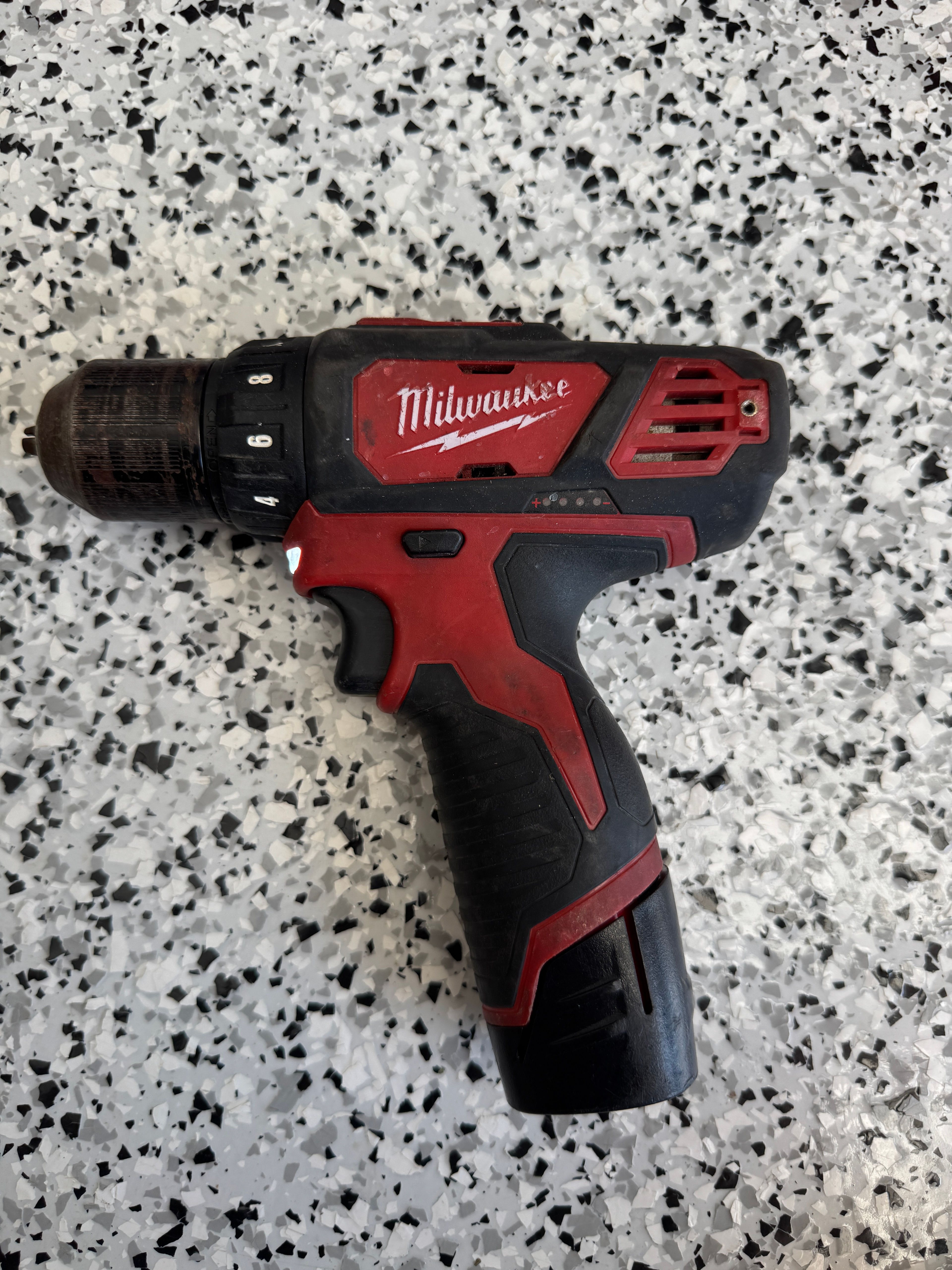Milwaukee M12 Cordless Drill Driver with battery 