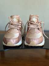 Size 10 Nike Air Huarache Run Metallic Rose Gold Athletic Shoes Pink  859429-900 - Image 6