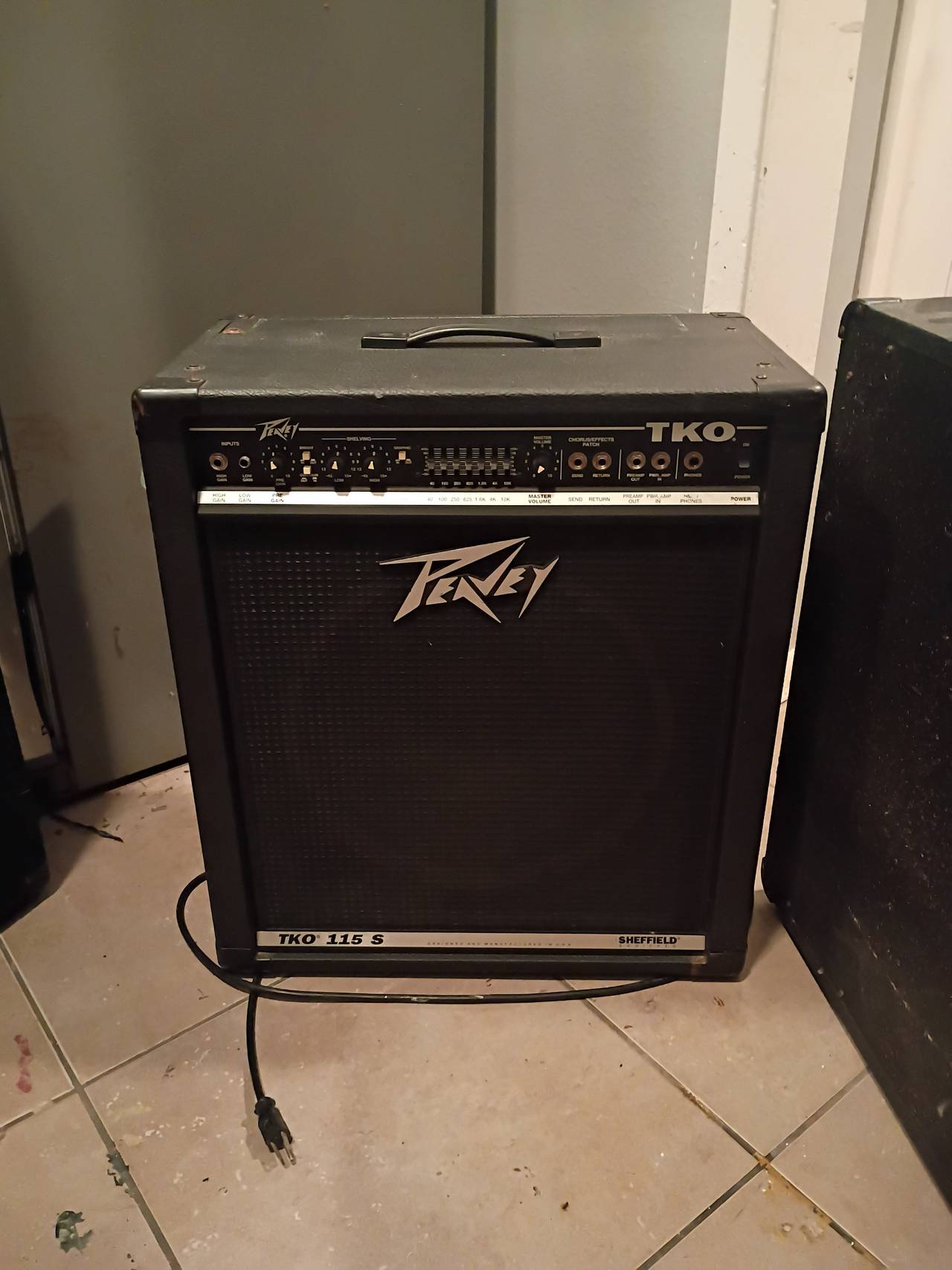 Peavey TKO 115 S Bass Combo Amplifier