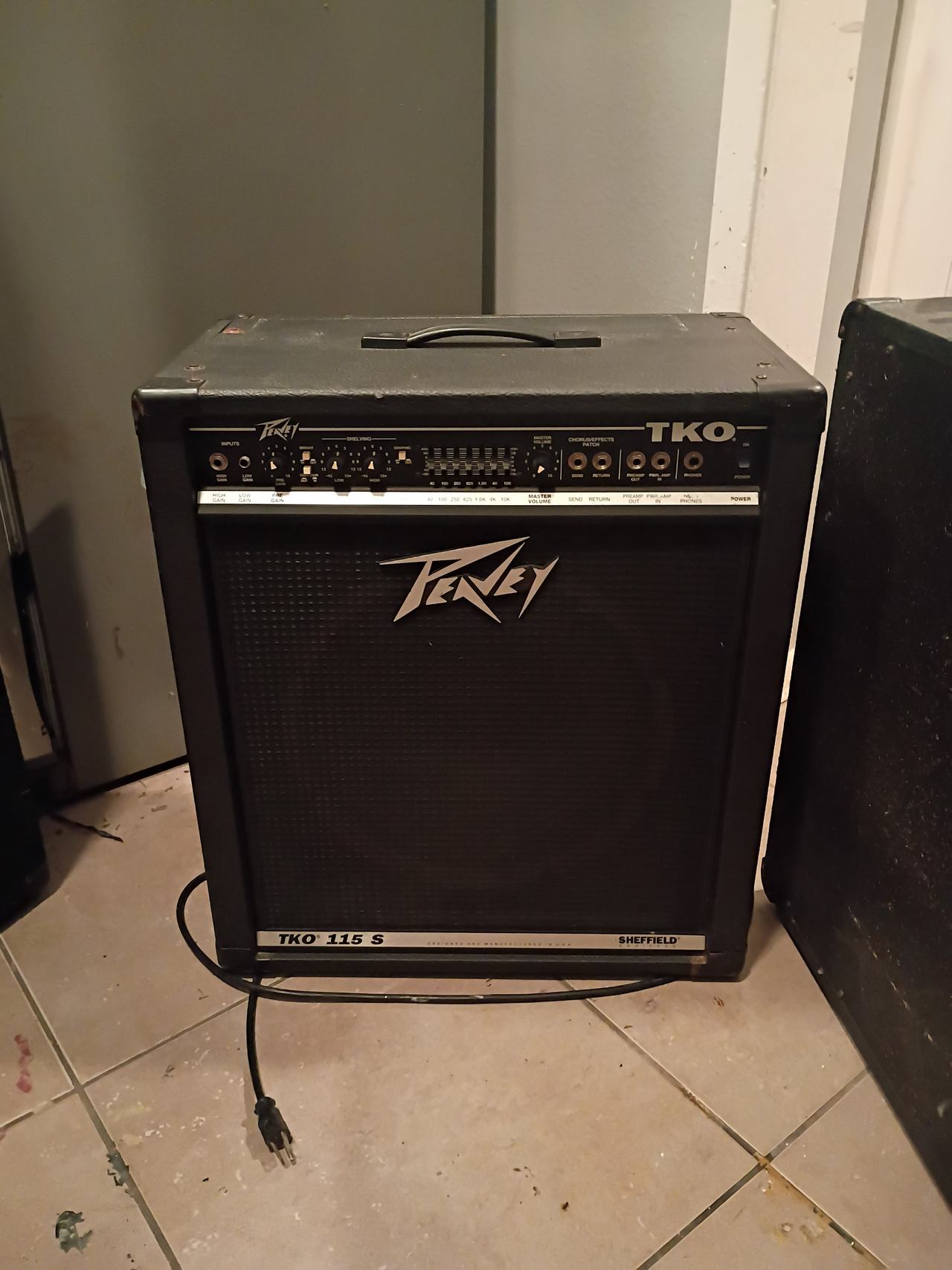 Peavey TKO 115 S Bass Combo Amplifier