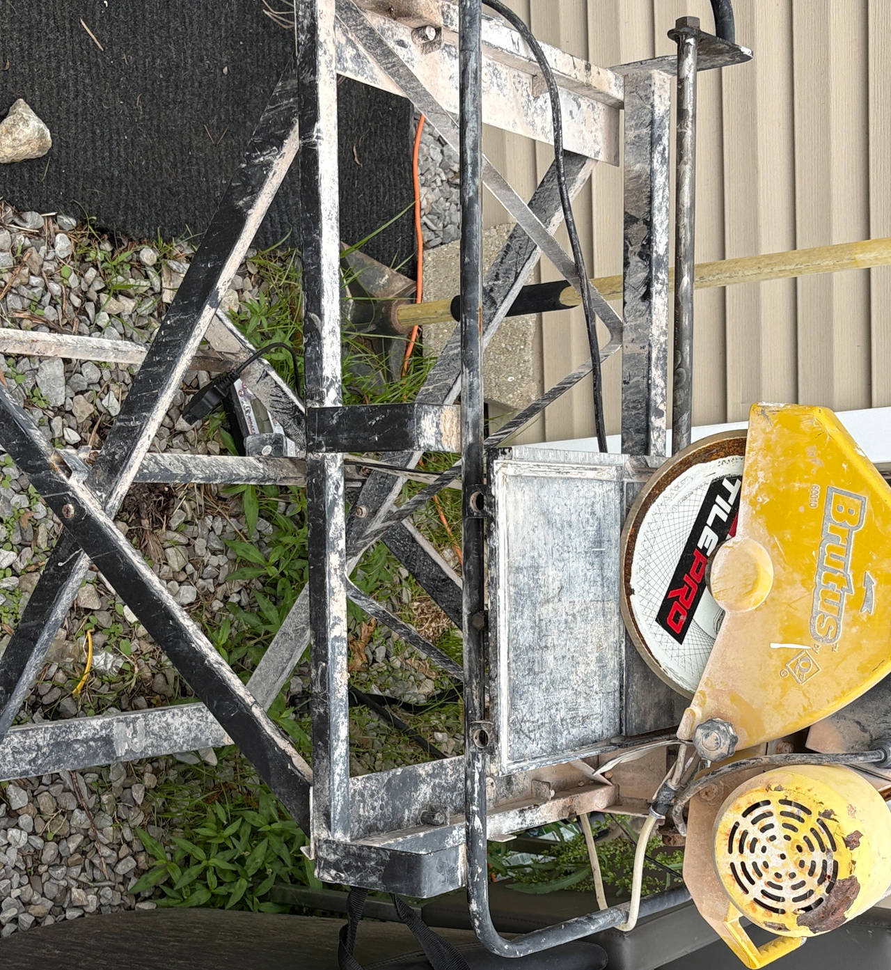 Brutus 7-Inch Tile Saw with Folding Stand