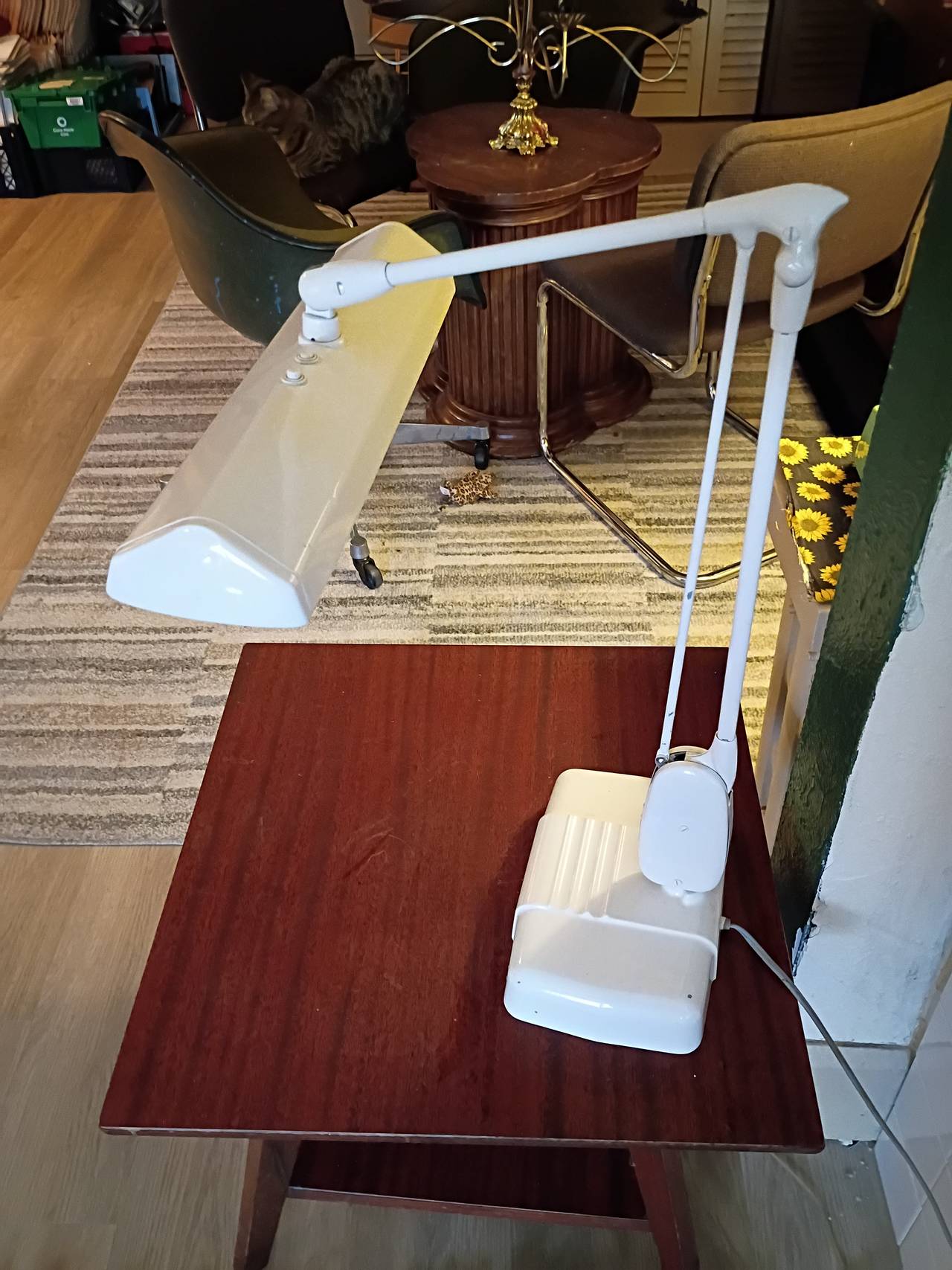 Dazor 2324 Floating Desk Lamp perfect for crafts, jewelry, photography, drawing