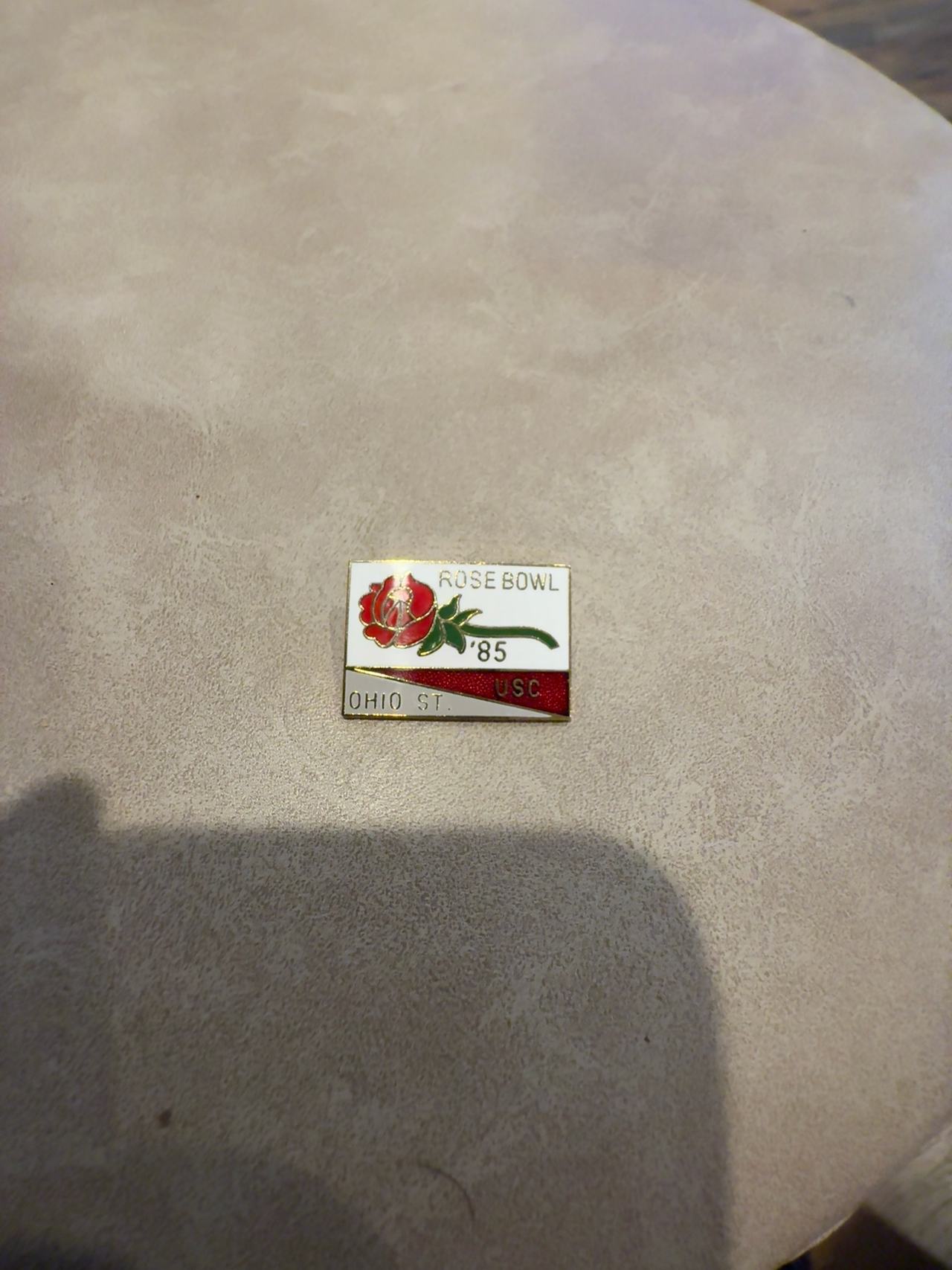 Ohio State vs USC 1985 Rose Bowl Enamel Pin