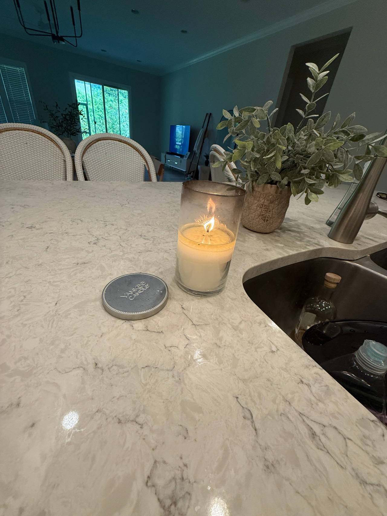 DW Home Candle