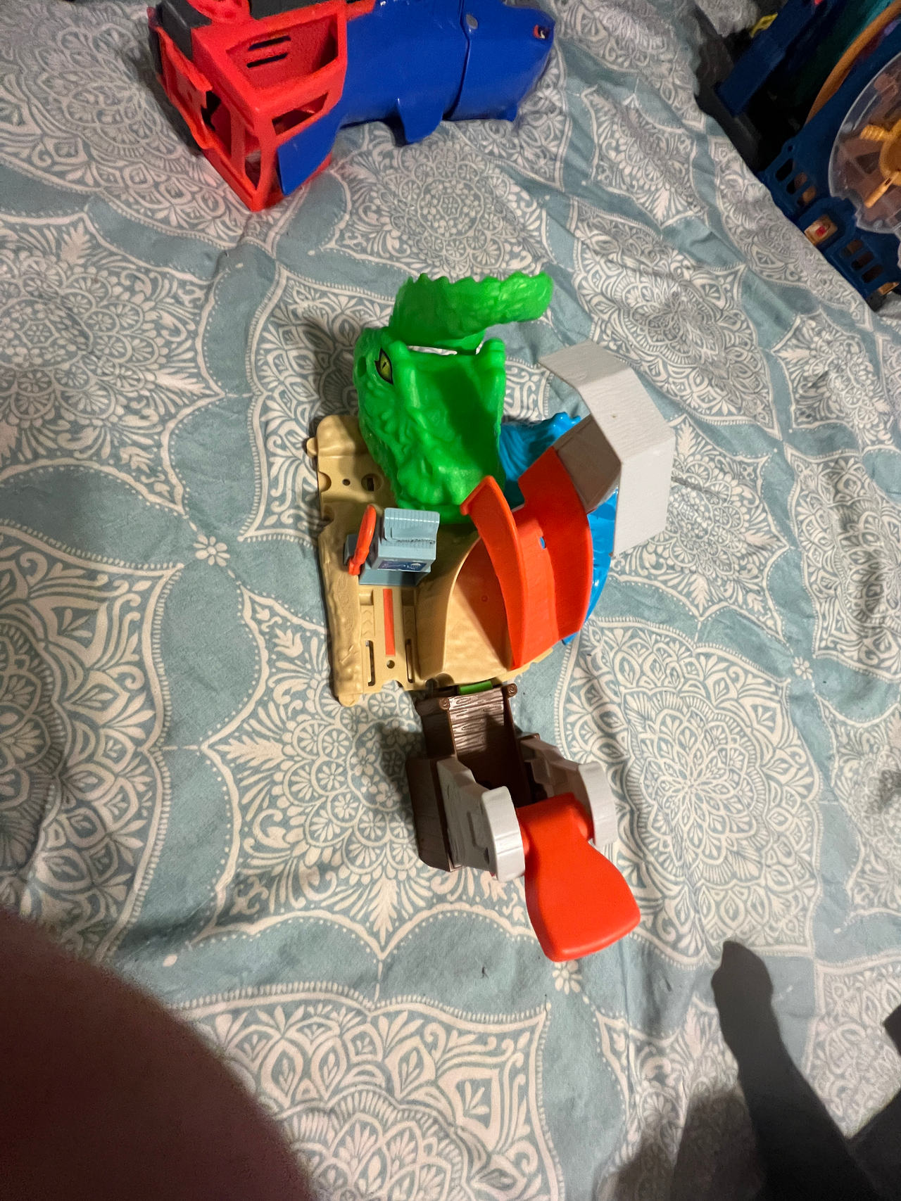 Hot Wheels City Gator Garage Attack Playset plus Shark Comp truck