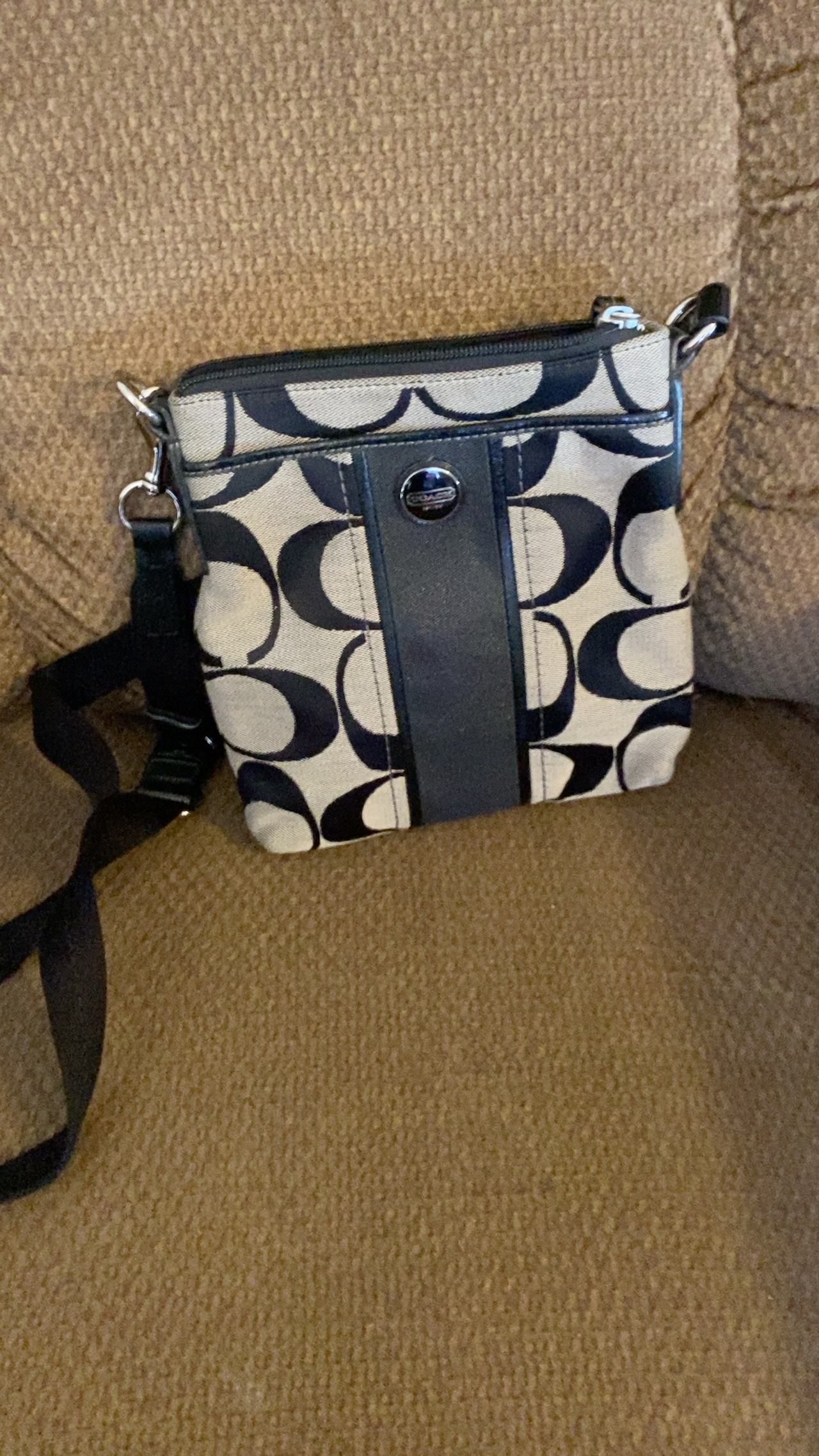 Coach Signature Swingpack Crossbody Purse Black/Beige