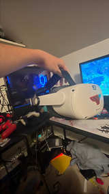 Meta Quest 2 - Image 2