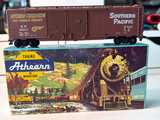 Athearn HO Scale Southern Pacific Hydra-Cushion Boxcar SP 651671 - Image 1